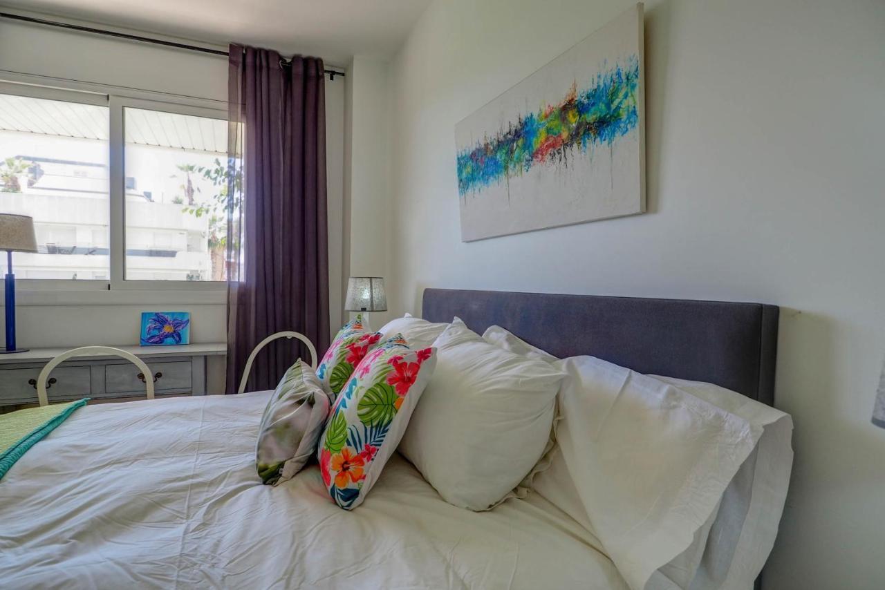 Mediterraneo Seaview Apartment By Hello Homes シッチェス エクステリア 写真